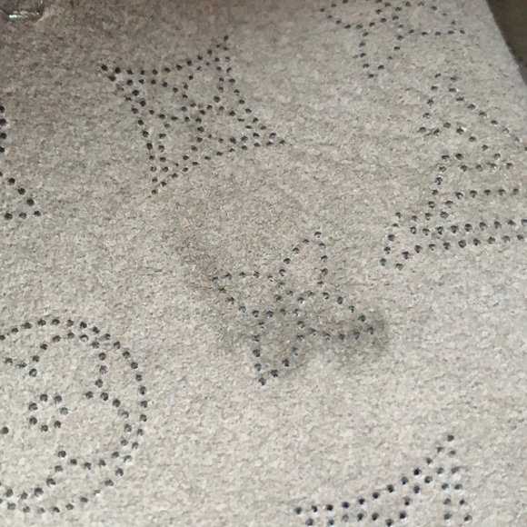 Louis Vuitton Mahina Hina MM Galet Tote - M53140 - Picture 10 of 16